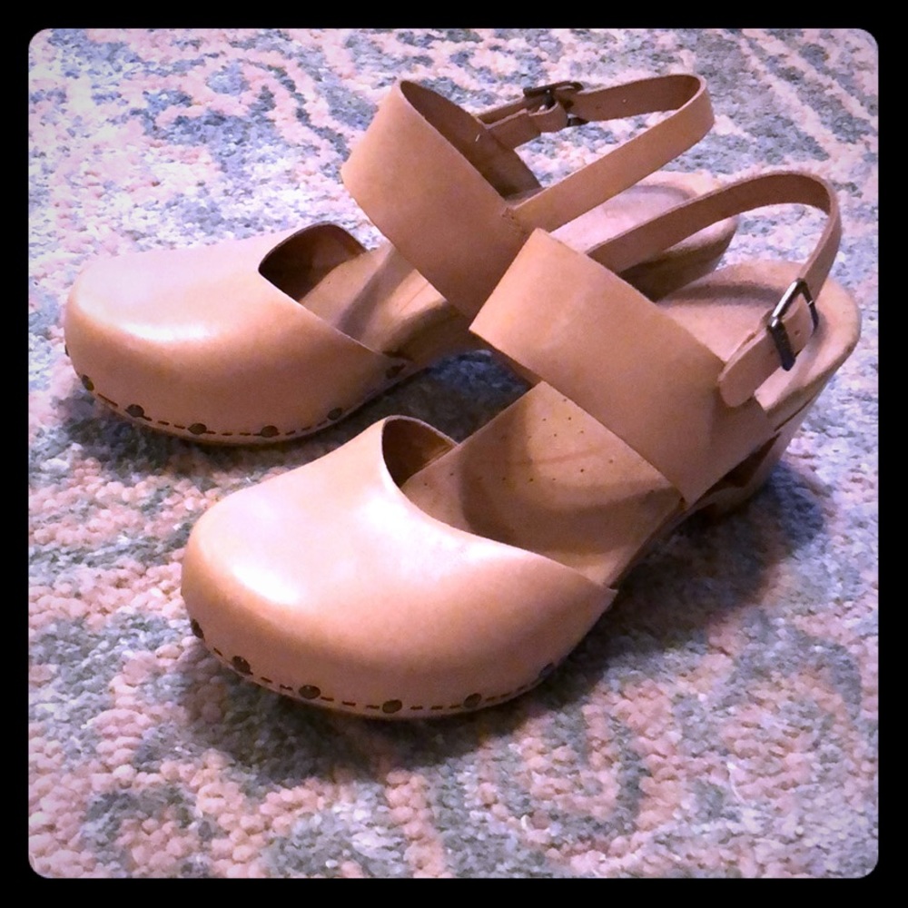 Dansko Clog. Tan. Size 39